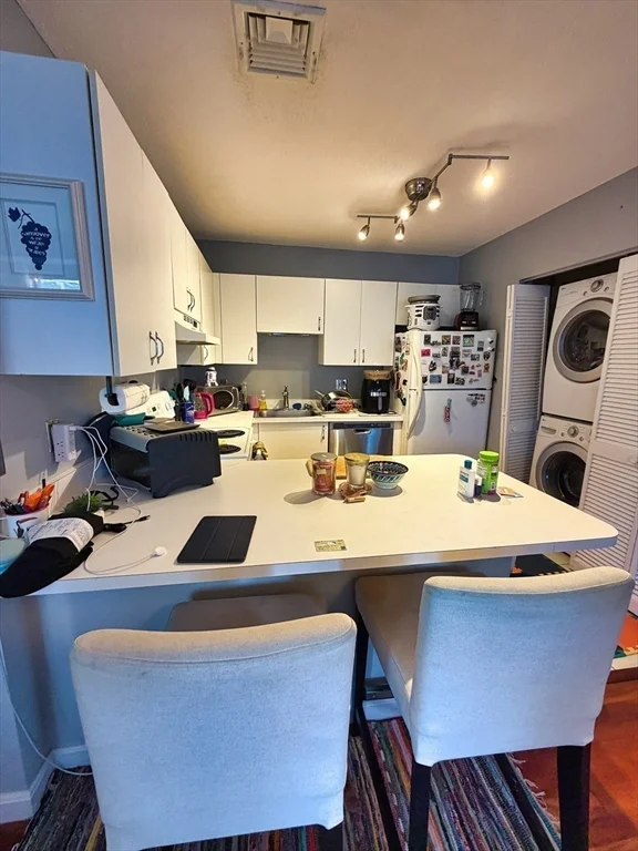 2 bed, 2 bath apartment for rent at 624 Boston Ave Unit 9B, Medford — photo 4 of 22