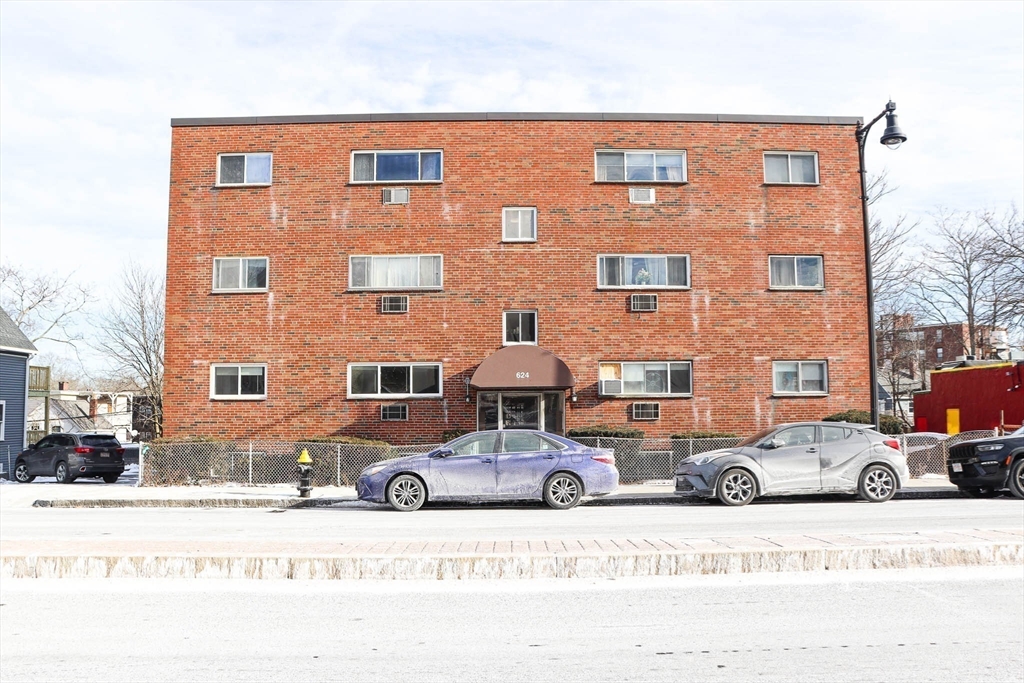 2 bed, 1 bath apartment for rent at 624 Hyde Park Ave Unit B1, Roslindale — photo 9 of 10