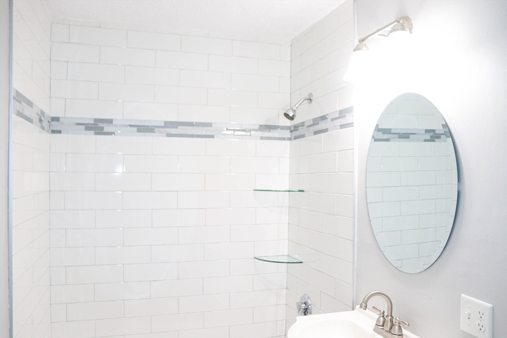 2 bed, 1 bath apartment for rent at 624 Hyde Park Ave Unit B1, Roslindale — photo 7 of 10