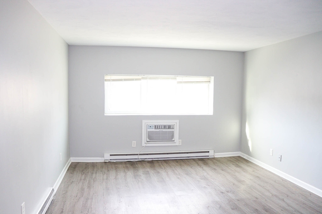 2 bed, 1 bath apartment for rent at 624 Hyde Park Ave Unit B1, Roslindale — photo 4 of 10