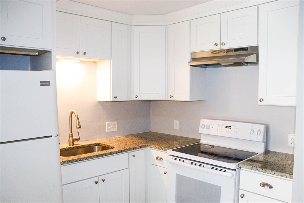 2 bed, 1 bath apartment for rent at 624 Hyde Park Ave Unit B1, Roslindale — photo 8 of 10