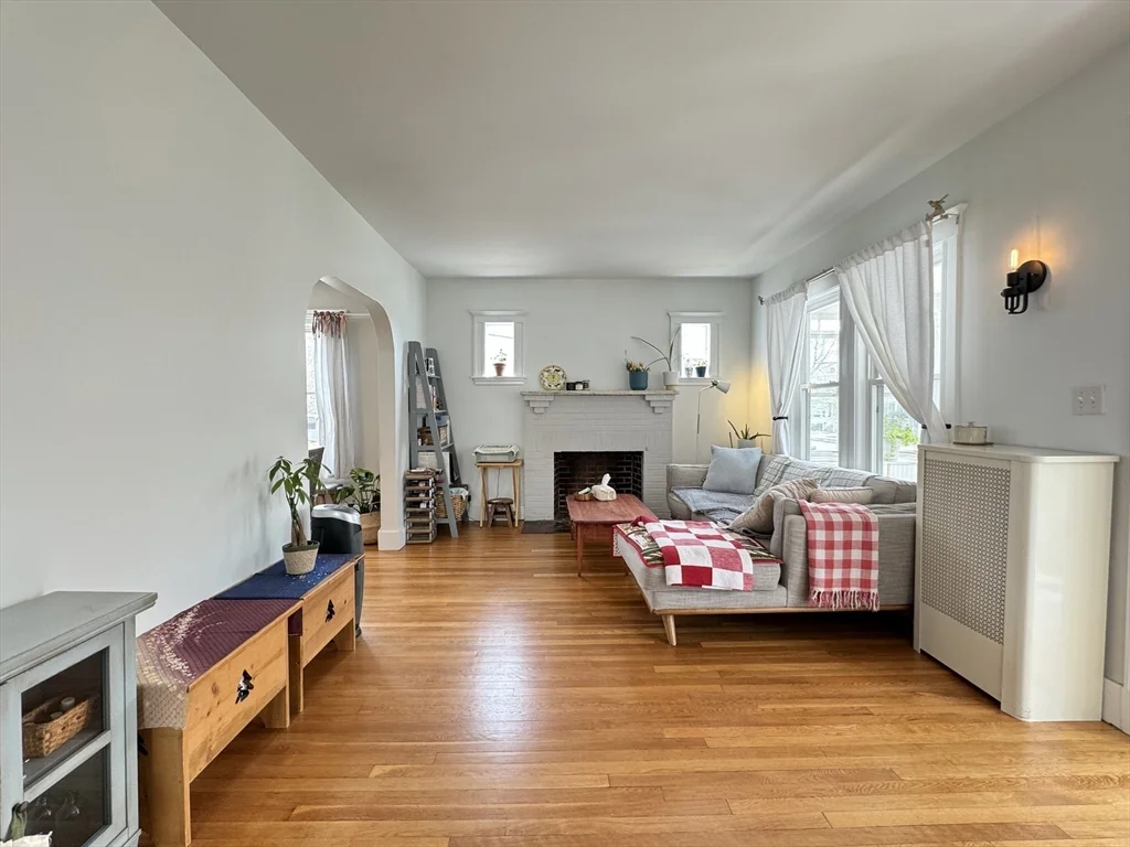3 bed, 1 bath apartment for rent at 625 Summer St, Arlington — photo 1 of 21