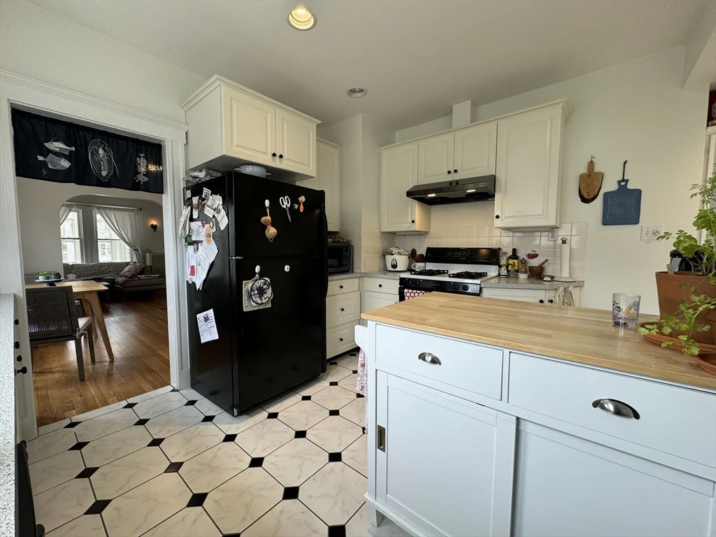 3 bed, 1 bath apartment for rent at 625 Summer St, Arlington — photo 6 of 21