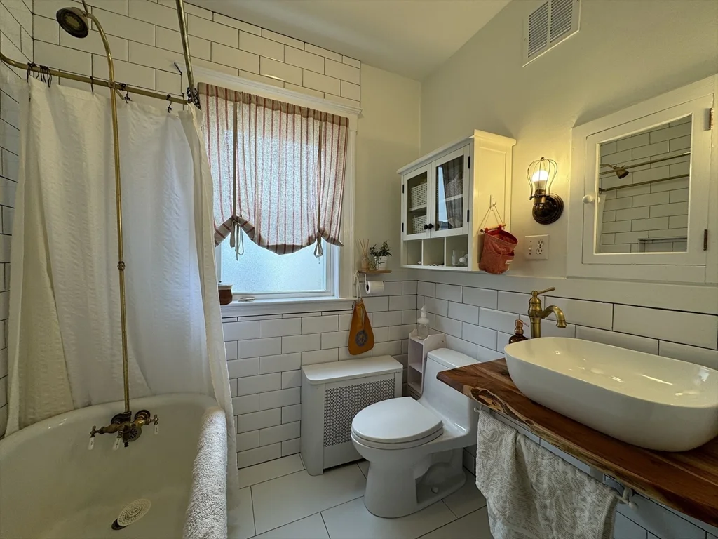 3 bed, 1 bath apartment for rent at 625 Summer St, Arlington — photo 9 of 21