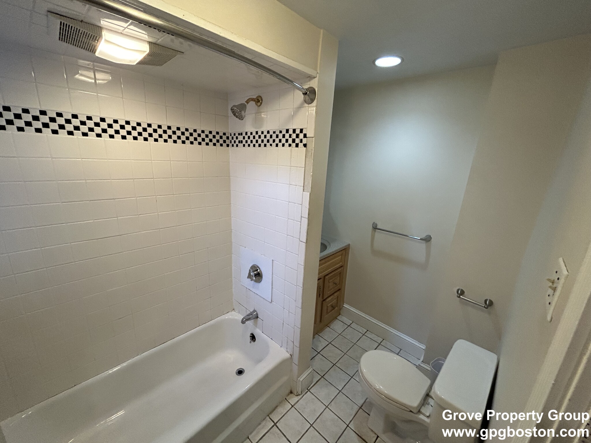 4 bed, 1 bath apartment for rent at 626 East 3rd St Unit 2, South Boston — photo 6 of 9