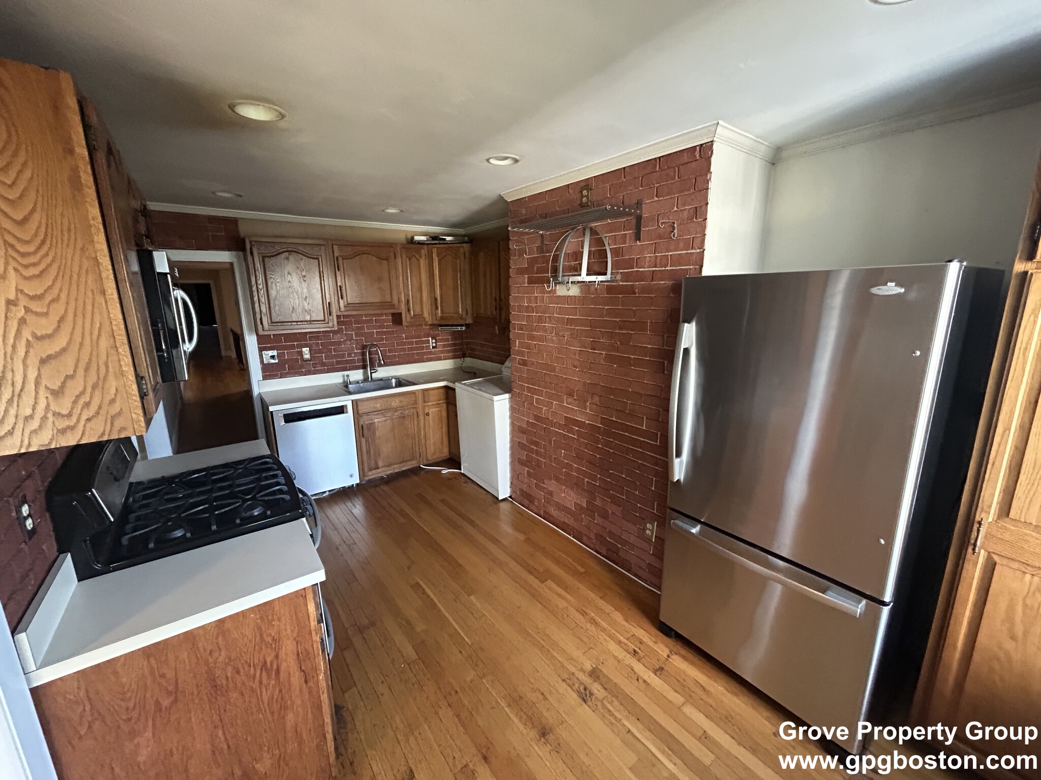 4 bed, 1 bath apartment for rent at 626 East 3rd St Unit 2, South Boston