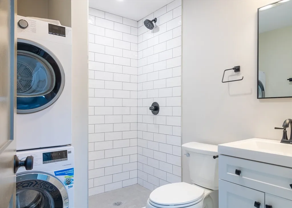 4 bed, 1 bath apartment for rent at 626 East 6th St Unit 2, South Boston — photo 2 of 10