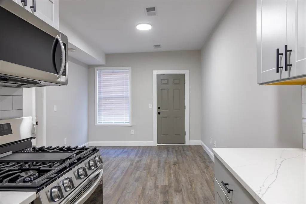 4 bed, 1 bath apartment for rent at 626 East 6th St Unit 2, South Boston