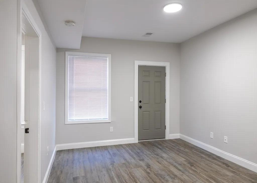 4 bed, 1 bath apartment for rent at 626 East 6th St Unit 2, South Boston — photo 6 of 10