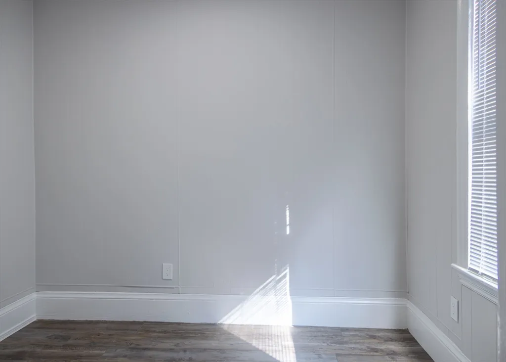 4 bed, 1 bath apartment for rent at 626 East 6th St Unit 2, South Boston — photo 5 of 10