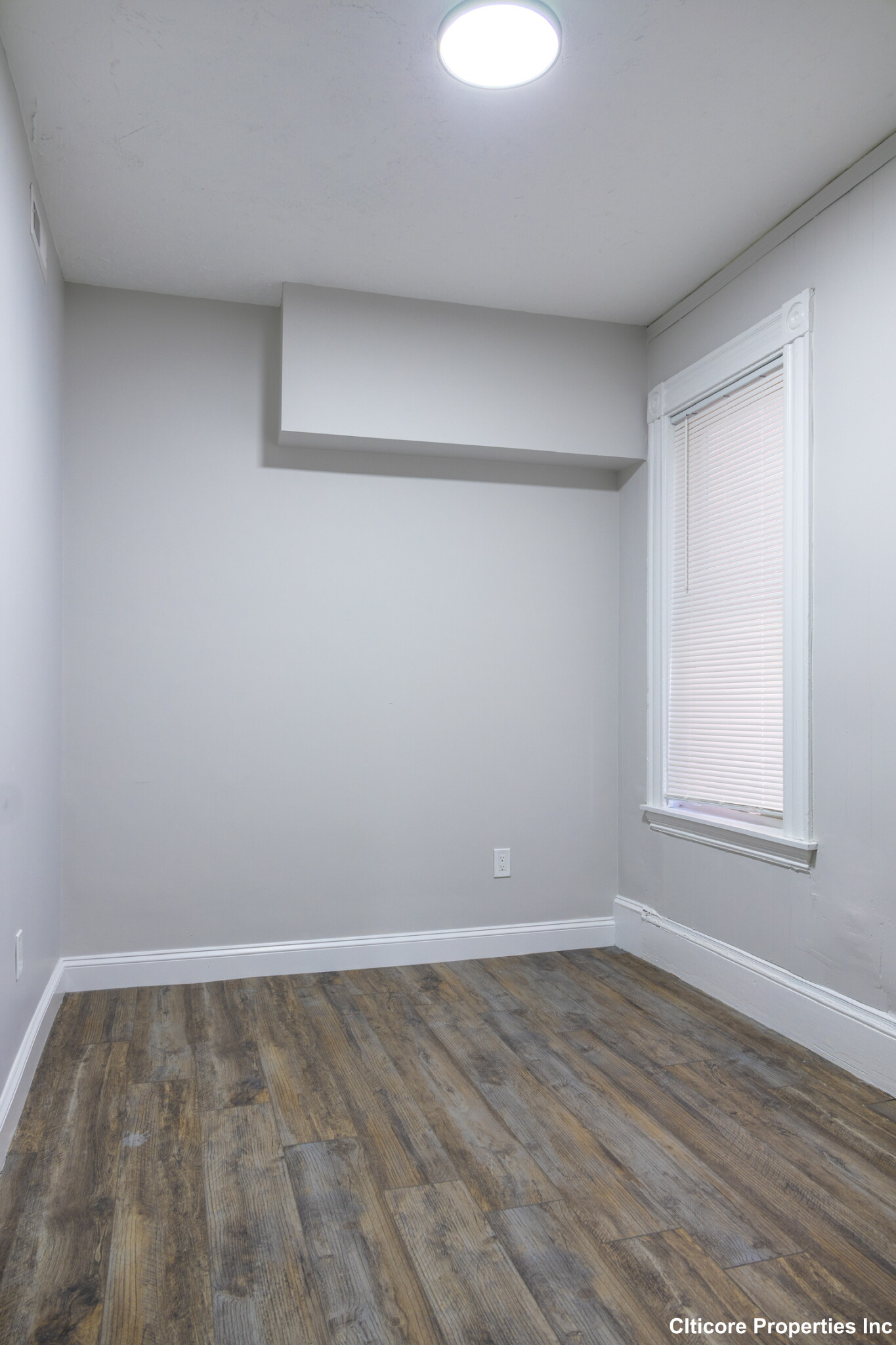 4 bed, 1 bath apartment for rent at 626 East 6th St Unit 3, South Boston — photo 4 of 5