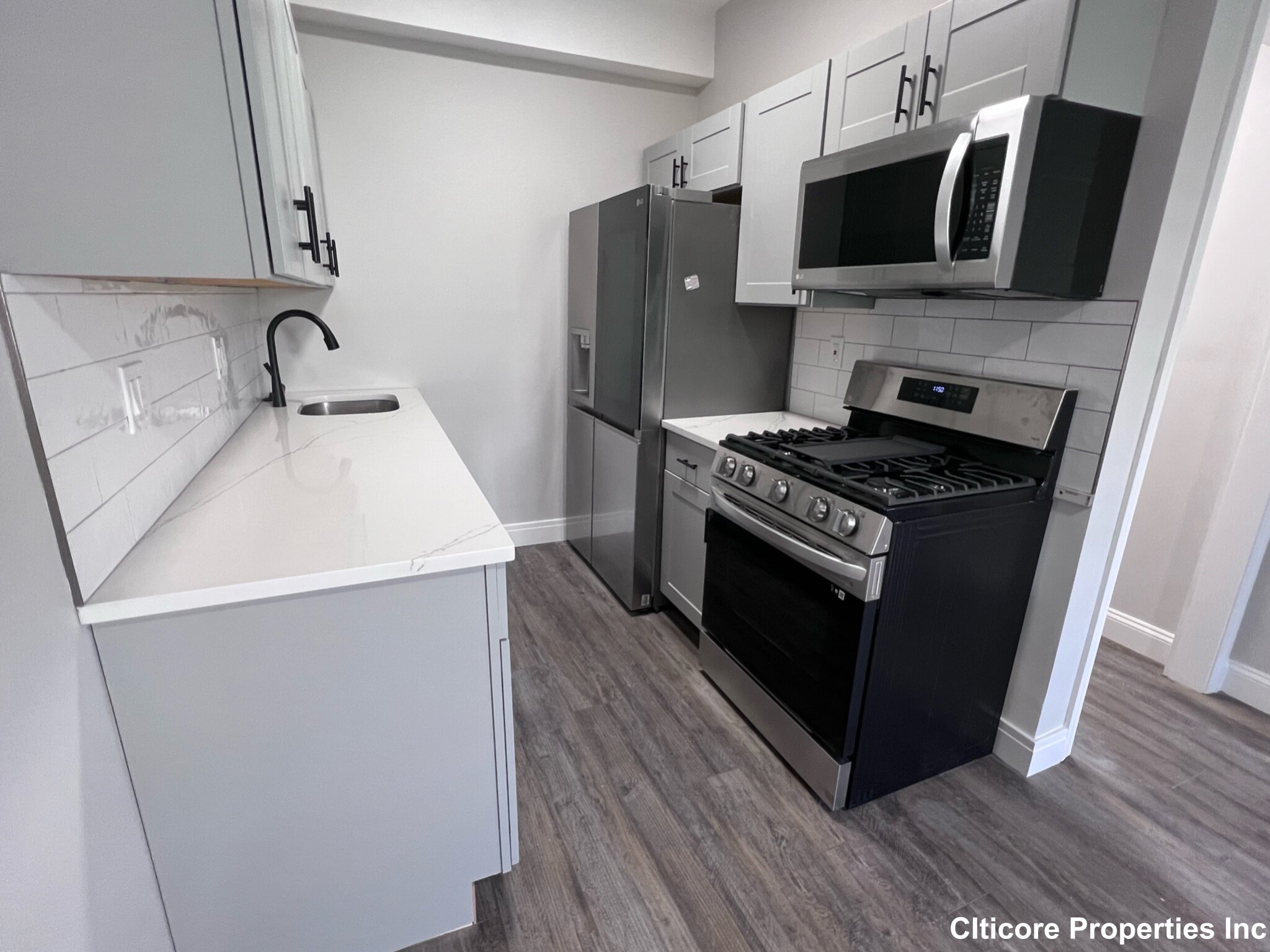 4 bed, 1 bath apartment for rent at 626 East 6th St Unit 3, South Boston