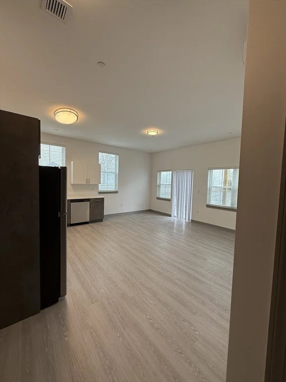 2 bed, 1 bath apartment for rent at 626 Main St Unit 202, Dennis Port — photo 4 of 21