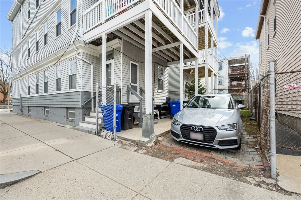 3 bed, 2 bath apartment for rent at 627 E 6th St Unit 2, South Boston — photo 4 of 19