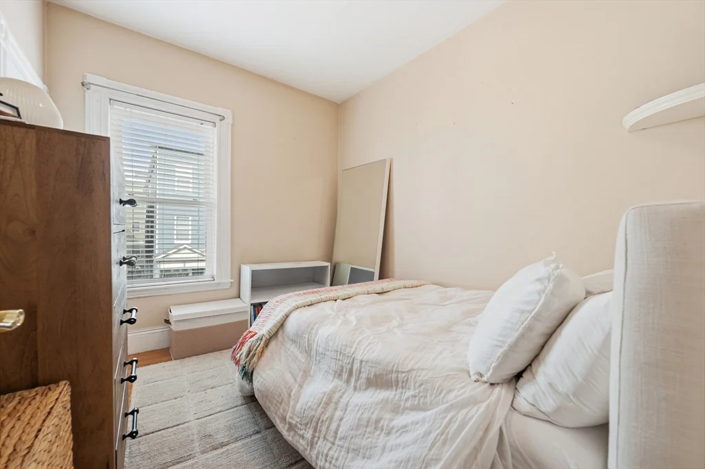 3 bed, 2 bath apartment for rent at 627 E 6th St Unit 2, South Boston — photo 17 of 19