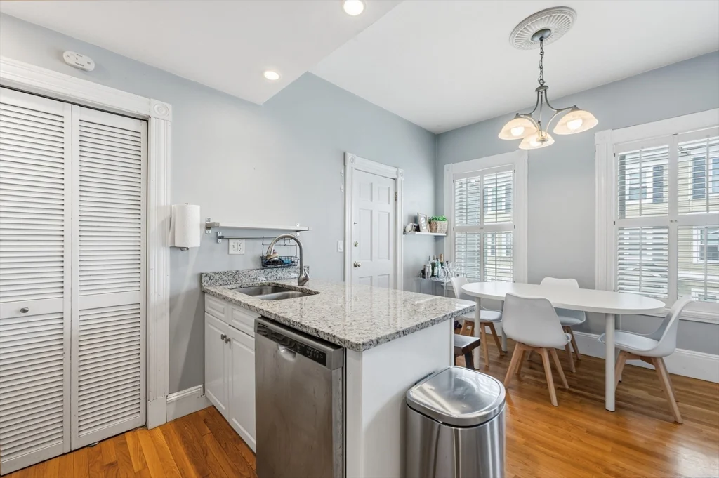 3 bed, 2 bath apartment for rent at 627 E 6th St Unit 2, South Boston — photo 5 of 19