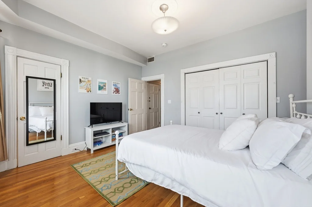 3 bed, 2 bath apartment for rent at 627 E 6th St Unit 2, South Boston — photo 15 of 19