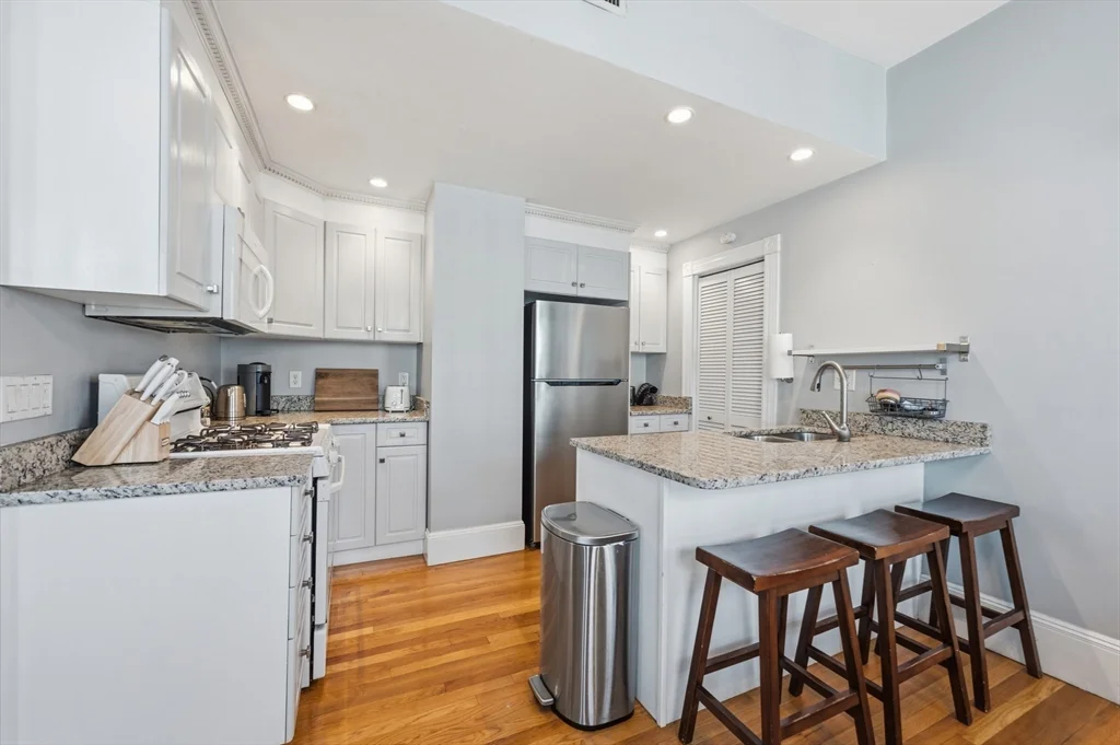 3 bed, 2 bath apartment for rent at 627 E 6th St Unit 2, South Boston — photo 10 of 19