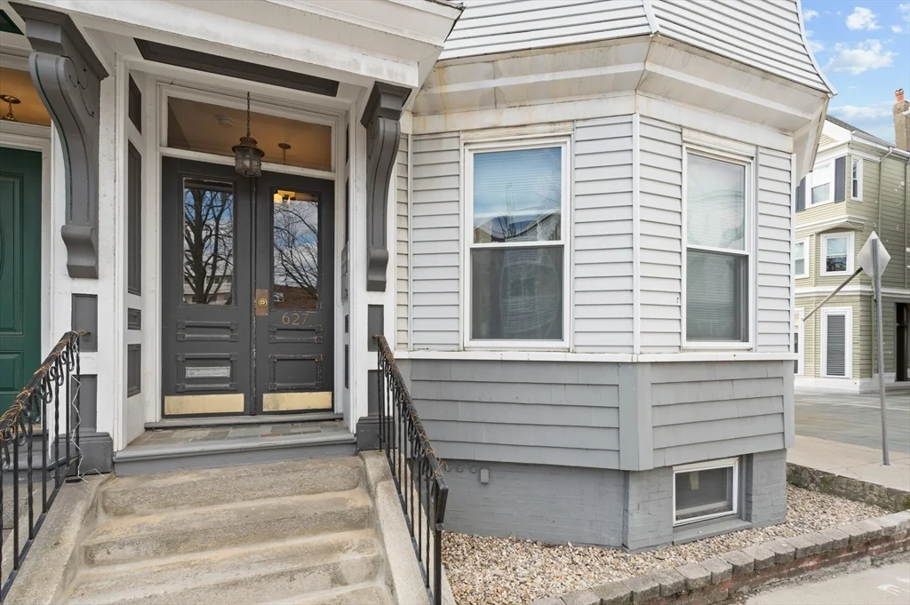 3 bed, 2 bath apartment for rent at 627 E 6th St Unit 2, South Boston — photo 1 of 19