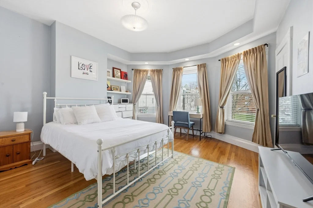 3 bed, 2 bath apartment for rent at 627 E 6th St Unit 2, South Boston — photo 2 of 19