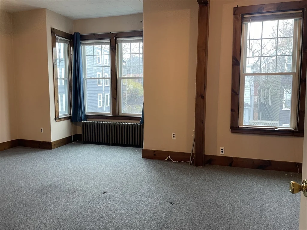 3 bed, 1 bath apartment for rent at 628 East 3rd St Unit 2, South Boston — photo 3 of 21