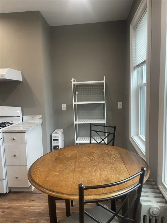 3 bed, 1 bath apartment for rent at 628 East 3rd St Unit 2, South Boston — photo 5 of 21