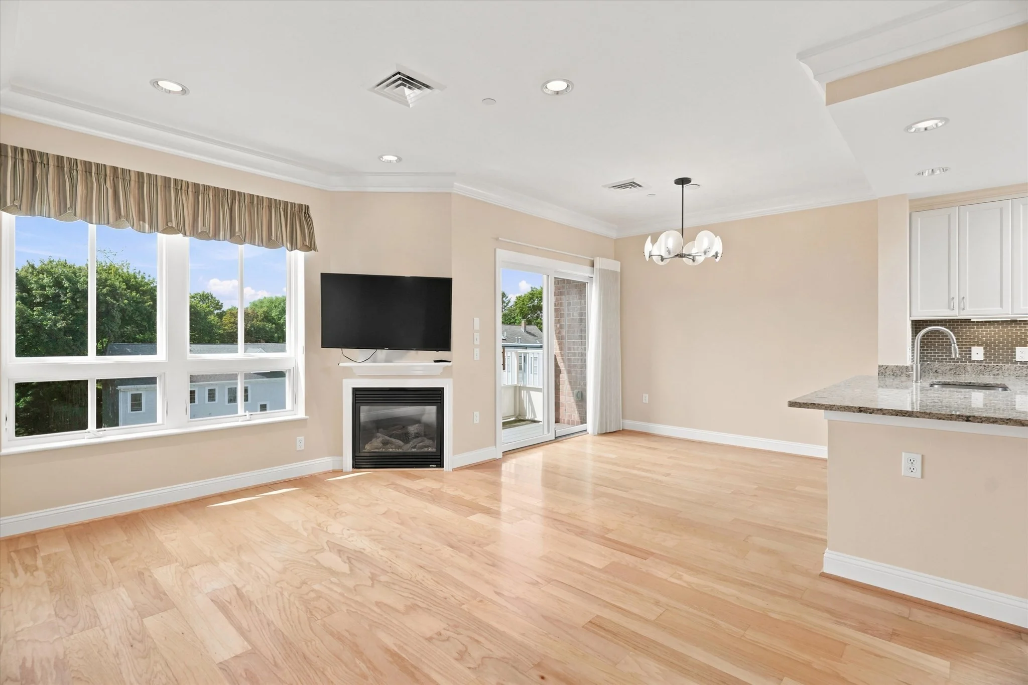 2 bed, 2 bath apartment for rent at 629 Hammon St Unit EPH15, Chestnut Hill — photo 10 of 28