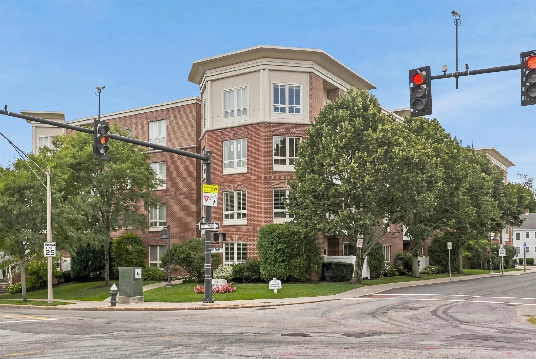 2 bed, 2 bath apartment for rent at 629 Hammon St Unit EPH15, Chestnut Hill