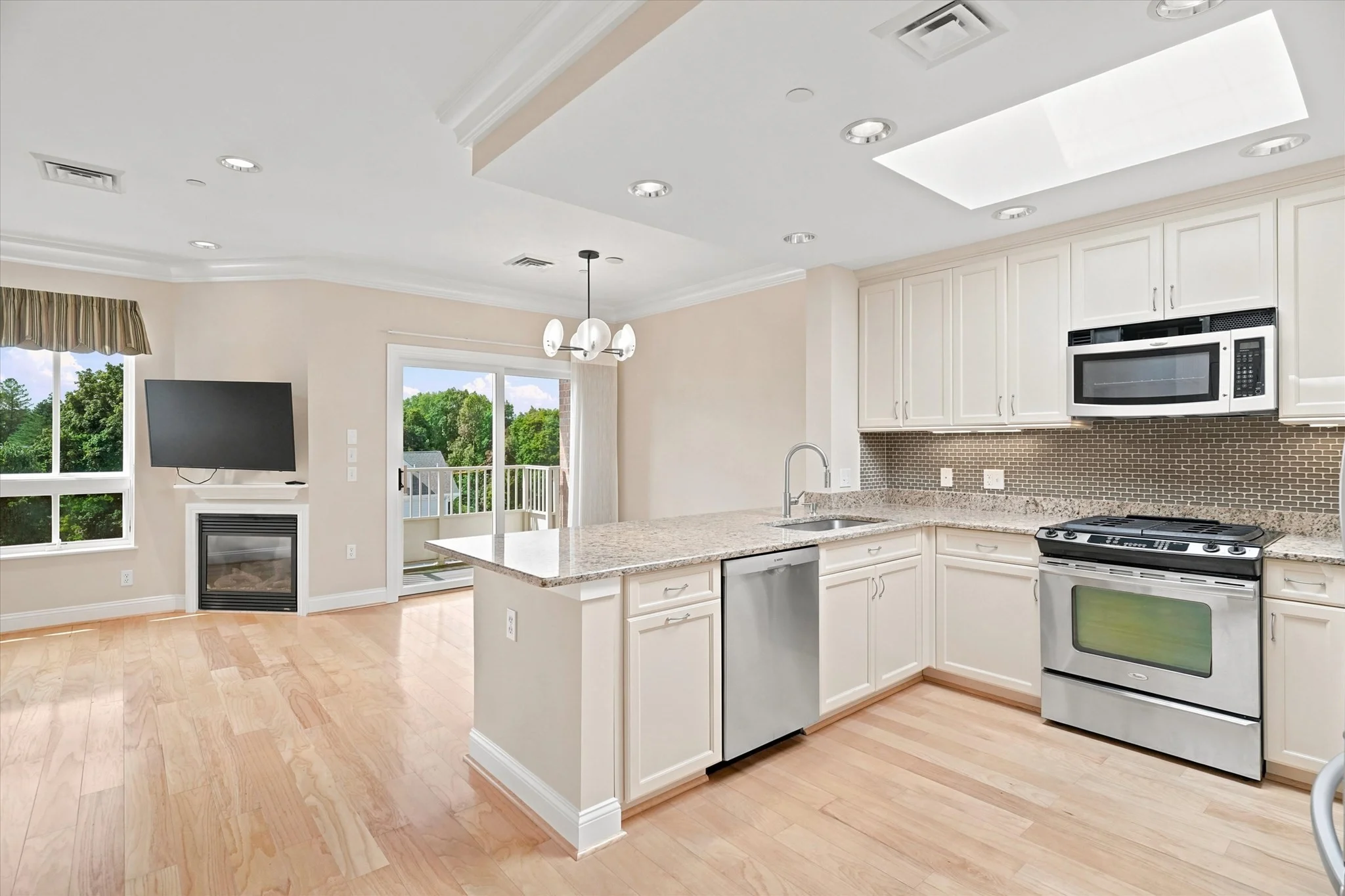 2 bed, 2 bath apartment for rent at 629 Hammon St Unit EPH15, Chestnut Hill — photo 14 of 28