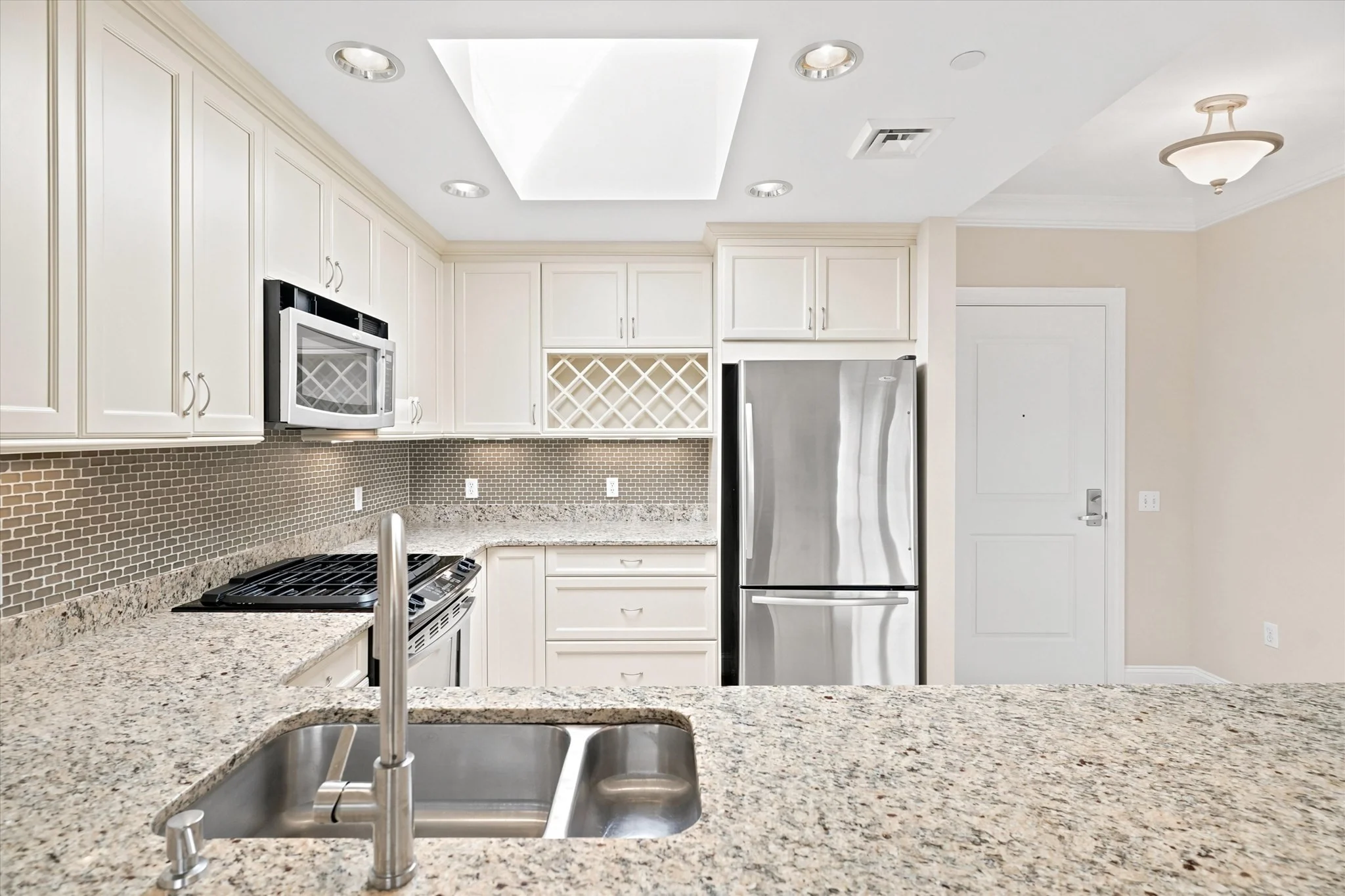 2 bed, 2 bath apartment for rent at 629 Hammon St Unit EPH15, Chestnut Hill — photo 13 of 28