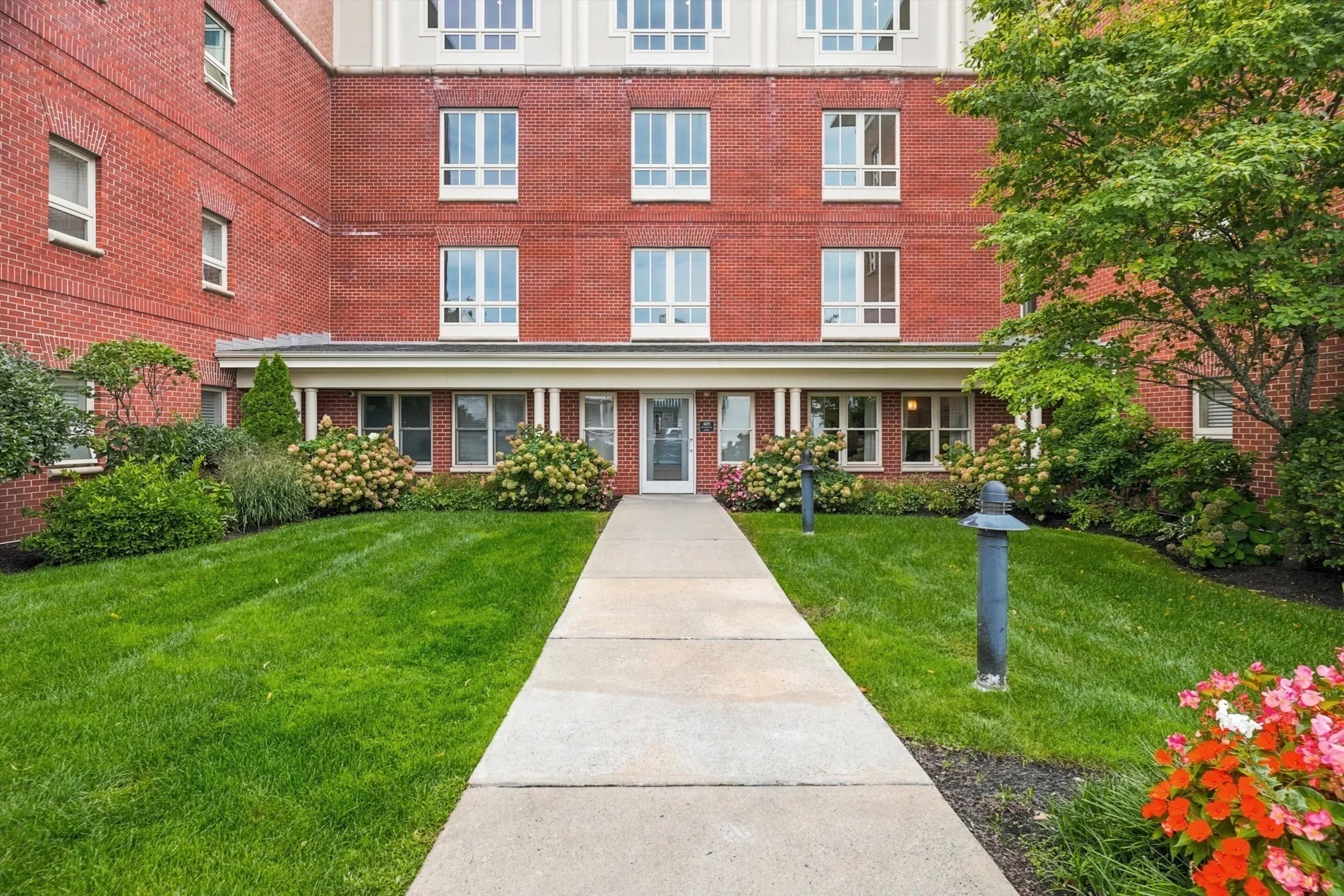 2 bed, 2 bath apartment for rent at 629 Hammon St Unit EPH15, Chestnut Hill — photo 2 of 28