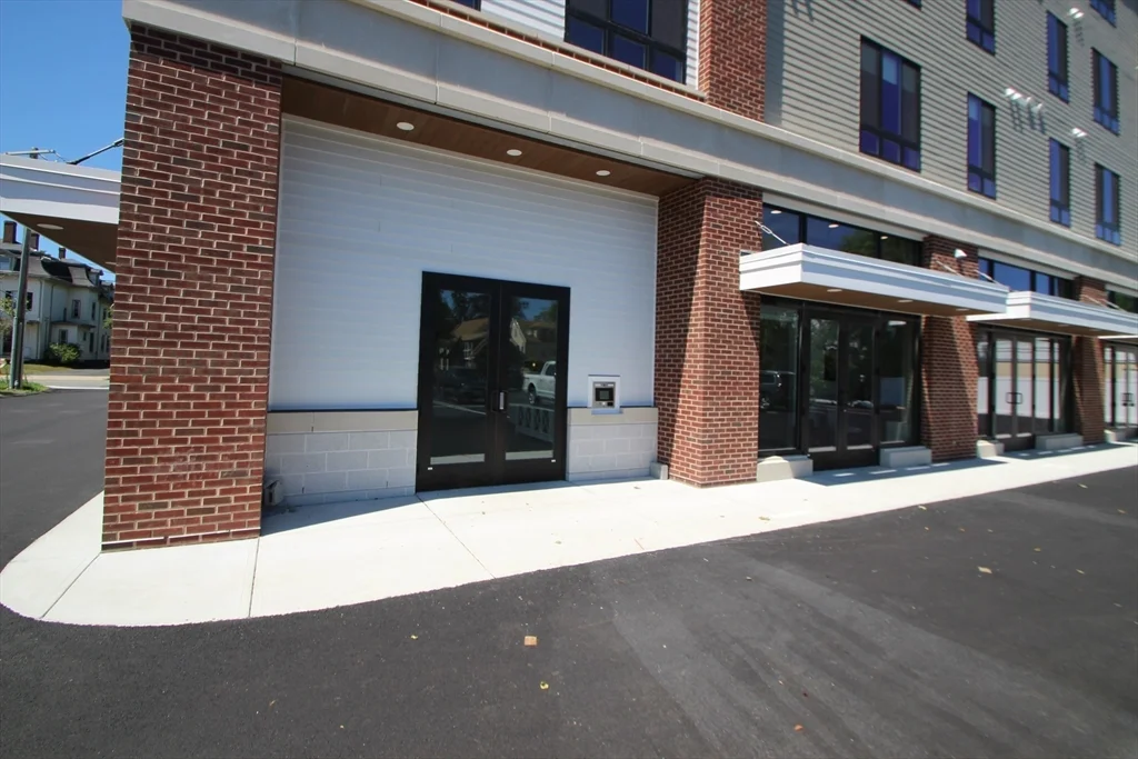 1 bed, 1 bath apartment for rent at 629 Washington St Unit 202, Whitman — photo 9 of 12