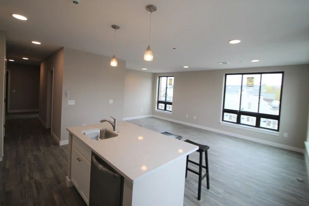 1 bed, 1 bath apartment for rent at 629 Washington St Unit 202, Whitman — photo 4 of 12