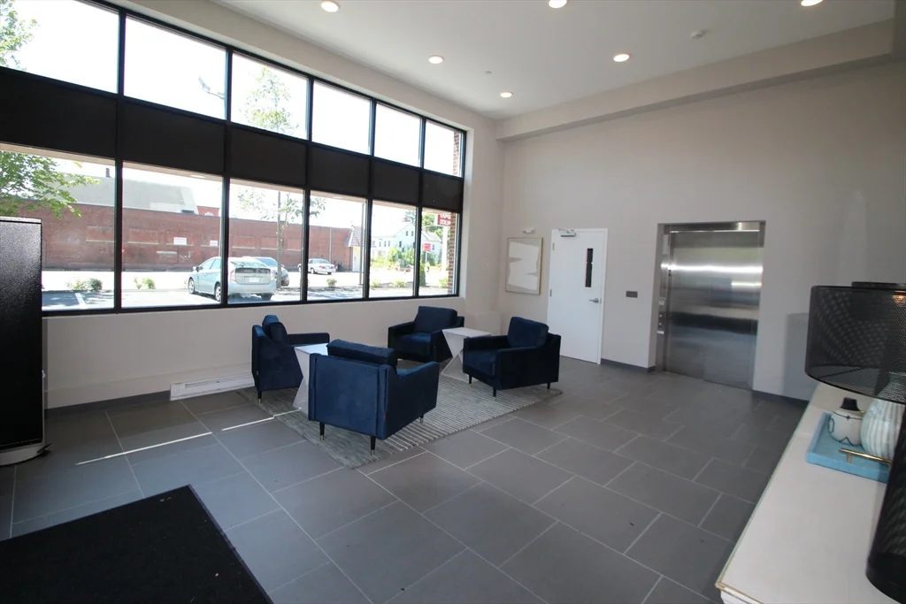 1 bed, 1 bath apartment for rent at 629 Washington St Unit 202, Whitman — photo 7 of 12