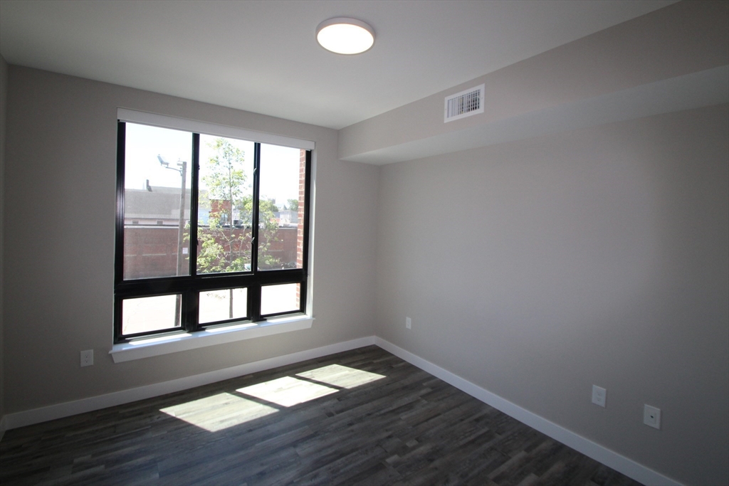 1 bed, 1 bath apartment for rent at 629 Washington St Unit 208, Whitman — photo 7 of 17