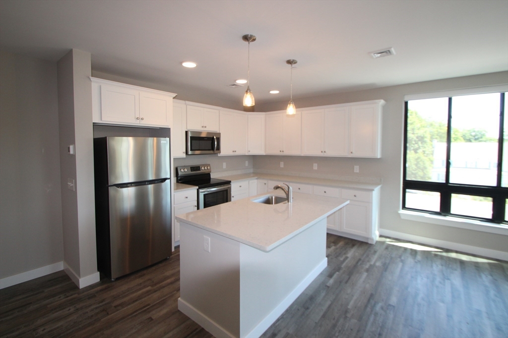 1 bed, 1 bath apartment for rent at 629 Washington St Unit 208, Whitman — photo 3 of 17
