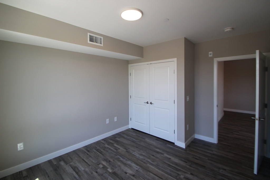 1 bed, 1 bath apartment for rent at 629 Washington St Unit 208, Whitman — photo 8 of 17
