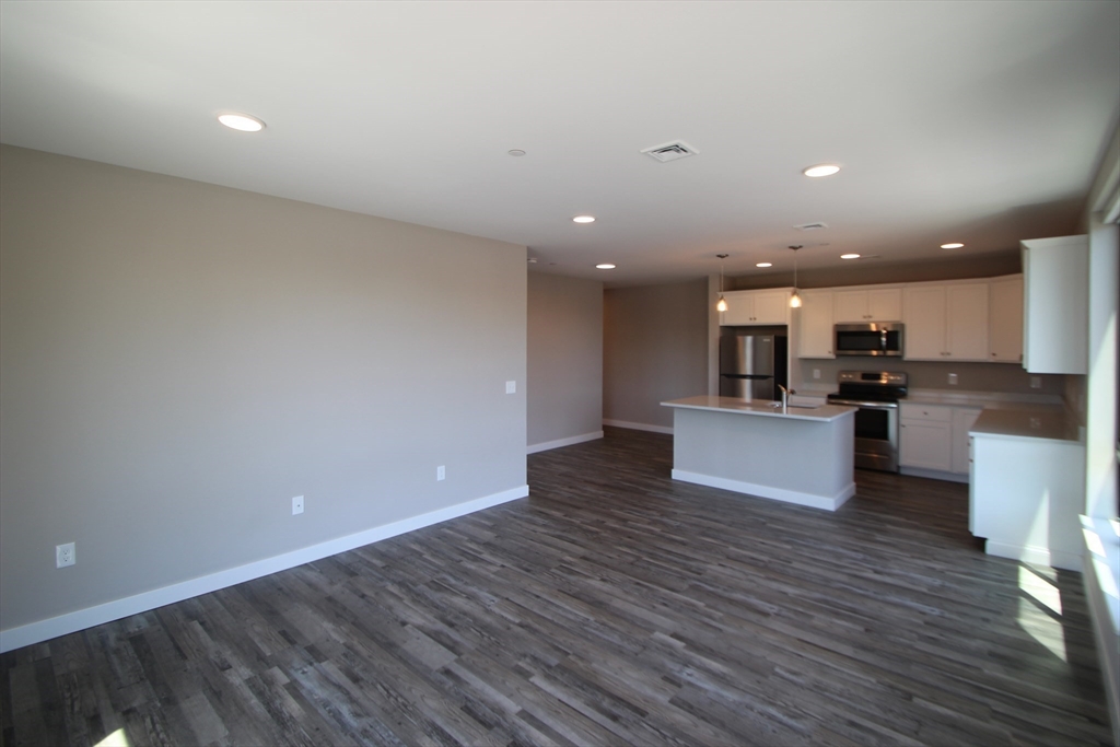 1 bed, 1 bath apartment for rent at 629 Washington St Unit 208, Whitman — photo 5 of 17