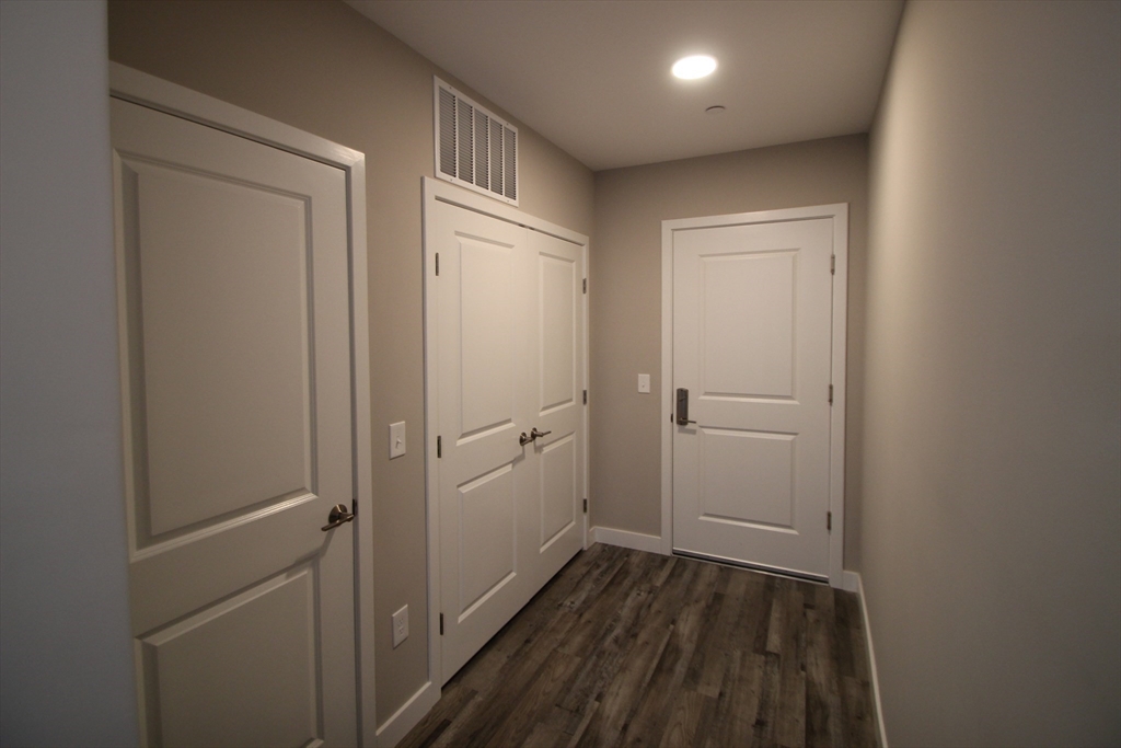 1 bed, 1 bath apartment for rent at 629 Washington St Unit 208, Whitman — photo 10 of 17