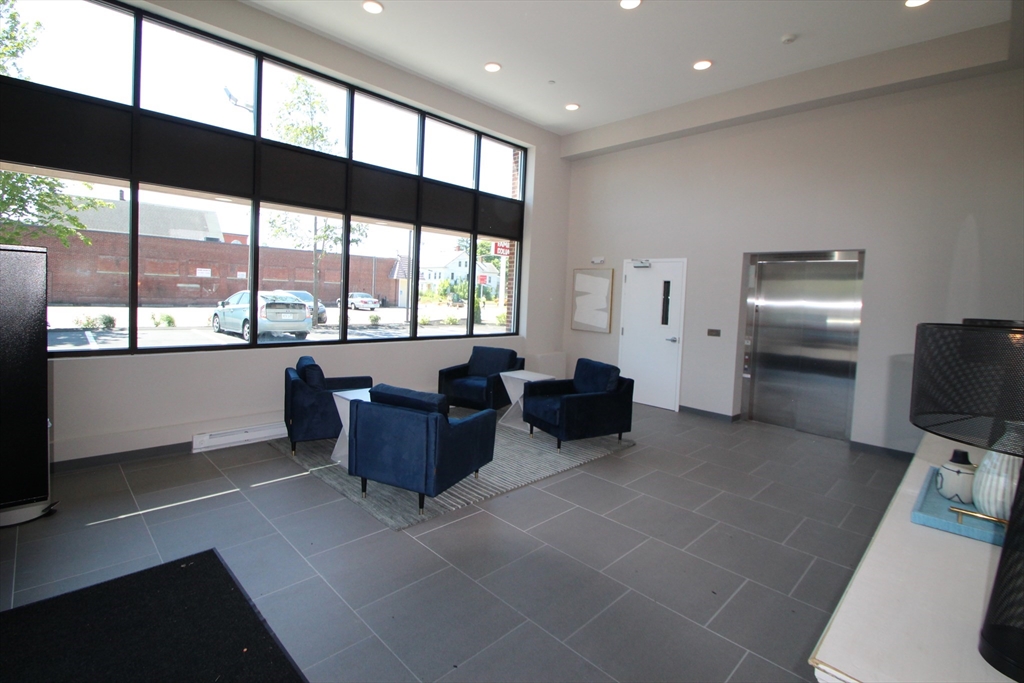 1 bed, 1 bath apartment for rent at 629 Washington St Unit 208, Whitman — photo 13 of 17