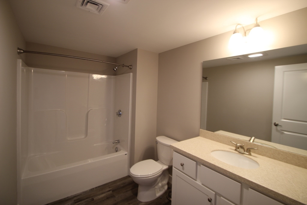 1 bed, 1 bath apartment for rent at 629 Washington St Unit 208, Whitman — photo 9 of 17