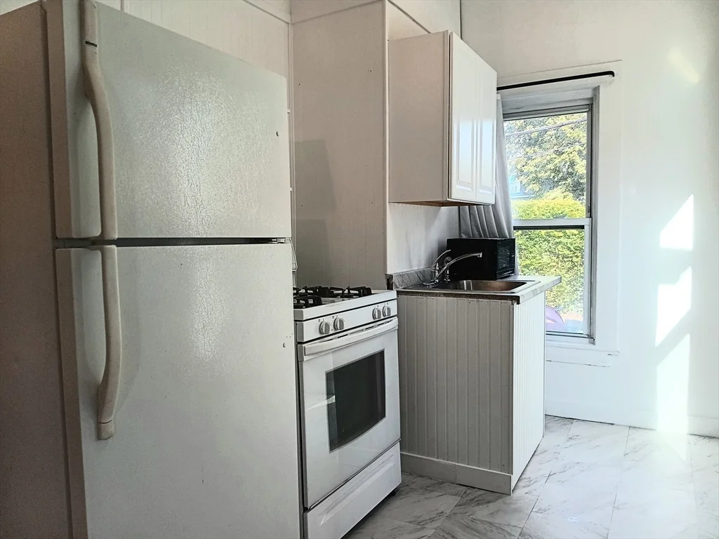 1 bed, 1 bath apartment for rent at 63 Arlington St Unit 0, Brighton — photo 5 of 8