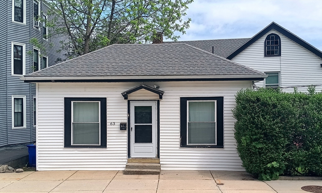 1 bed, 1 bath apartment for rent at 63 Arlington St Unit 1, Oak Square
