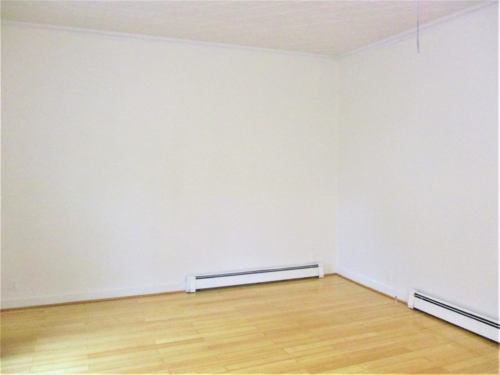 1 bed, 1 bath apartment for rent at 63 Arlington St Unit 1, Oak Square — photo 3 of 9