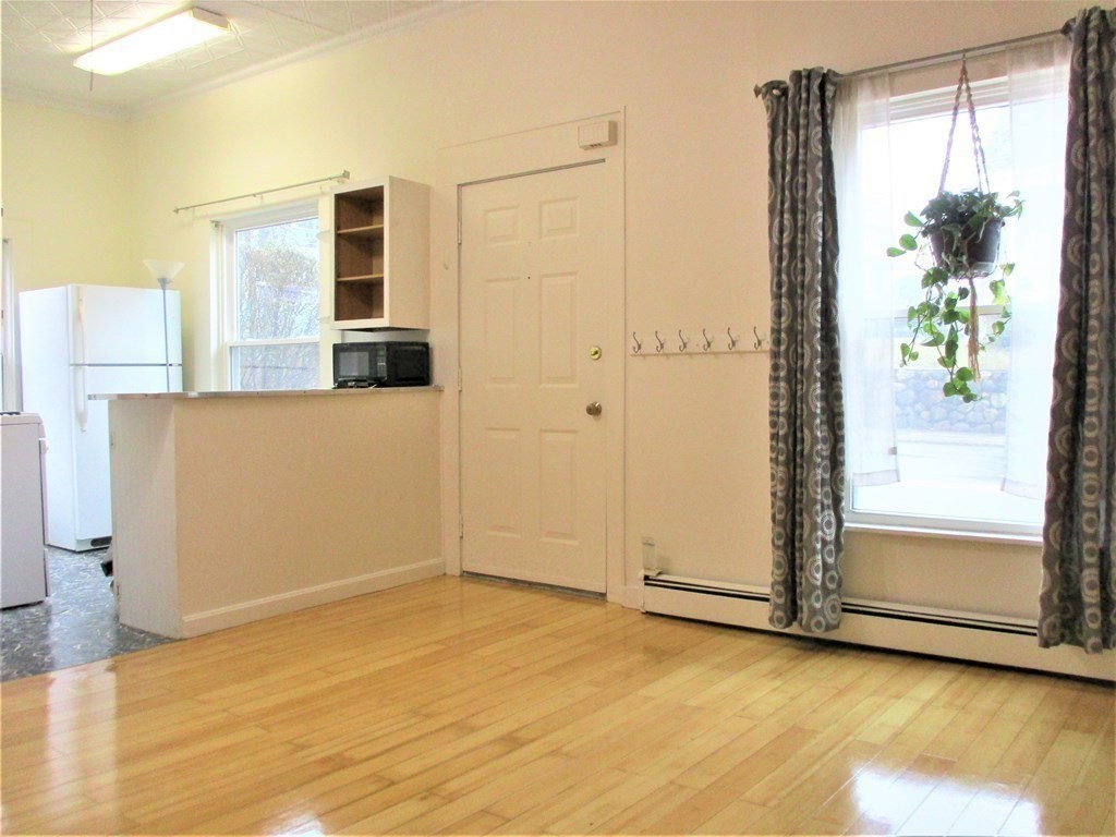 1 bed, 1 bath apartment for rent at 63 Arlington St Unit 1, Oak Square — photo 2 of 9