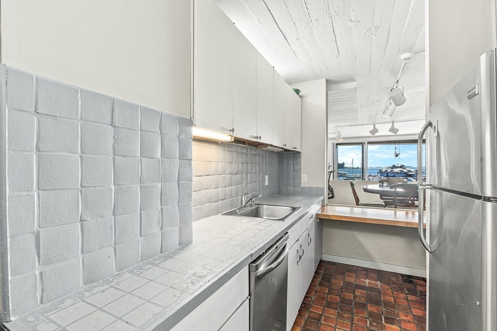 2 bed, 2 bath apartment for rent at 63 Atlantic Ave Unit 4A, Waterfront — photo 9 of 27