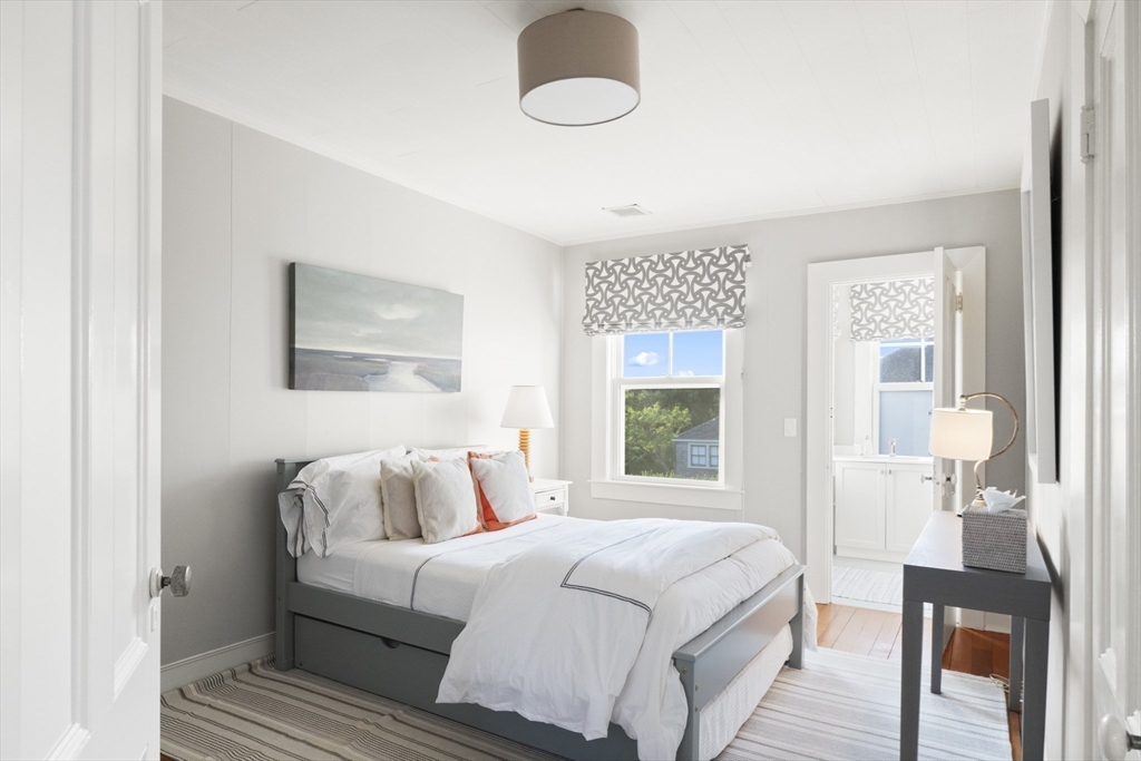 8+ bed, 4+ bath apartment for rent at 63 Baxter Rd, Siasconset — photo 19 of 21
