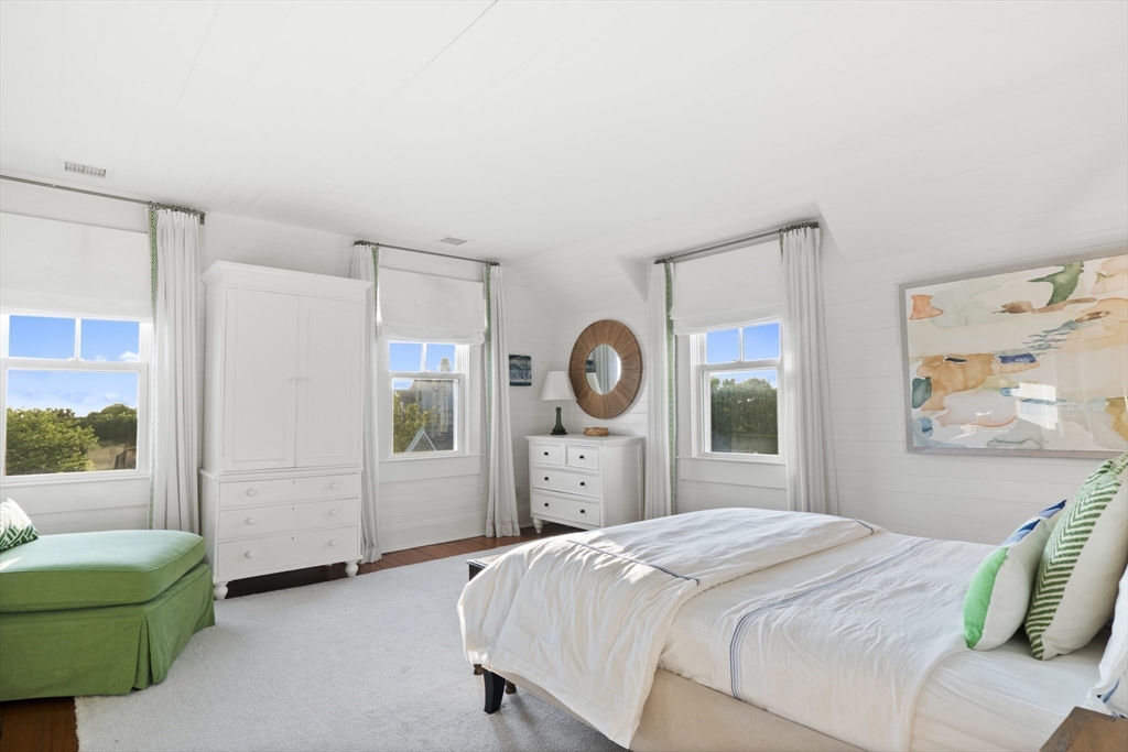 8+ bed, 4+ bath apartment for rent at 63 Baxter Rd, Siasconset — photo 17 of 21