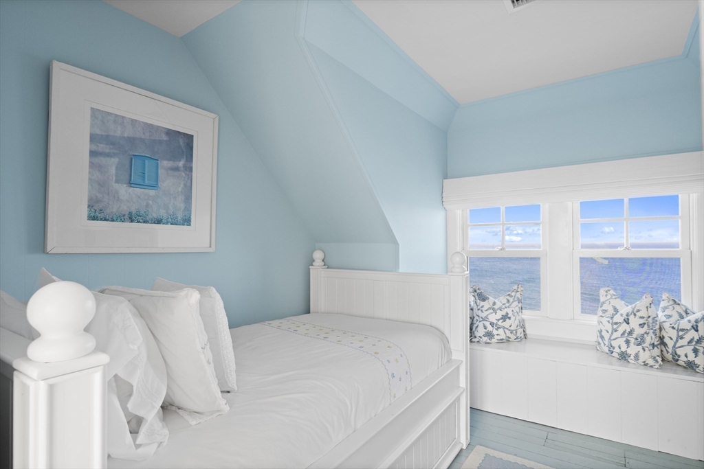 8+ bed, 4+ bath apartment for rent at 63 Baxter Rd, Siasconset — photo 16 of 21