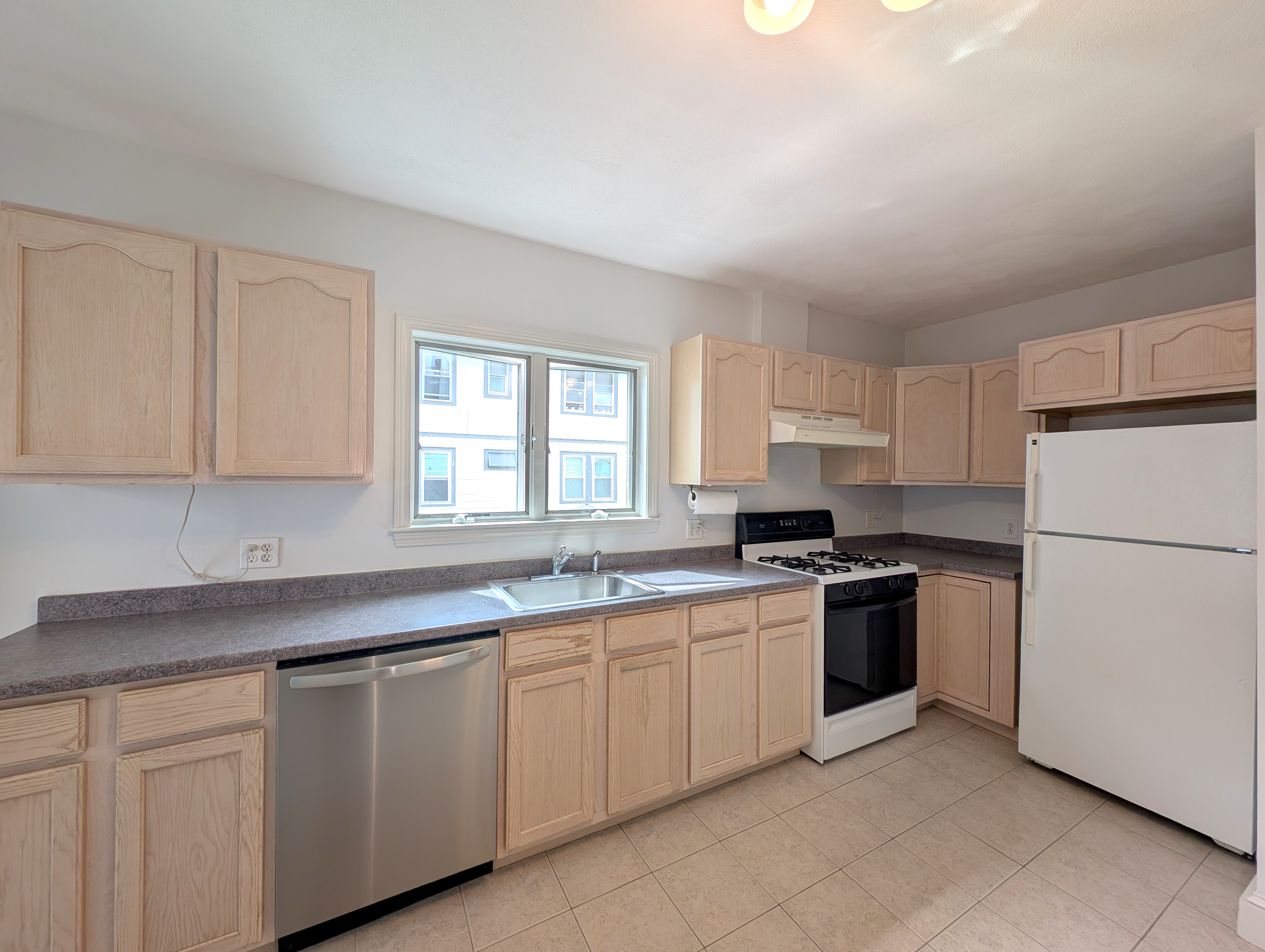 2.5 bed, 1 bath apartment for rent at 63 Boston Ave Unit 63, Powder House Square — photo 7 of 23